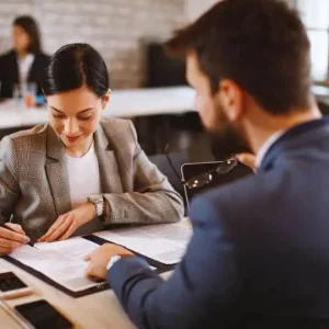 Preguntas Frecuentes: Redacción de documentos laborales en Chile. Resuelve dudas sobre contratos, anexos, obligaciones y requisitos para cumplir la normativa correctamente.